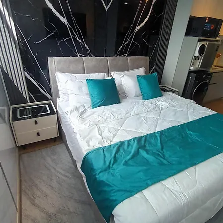 Sky Pool Studio At Riveria City- Suite B